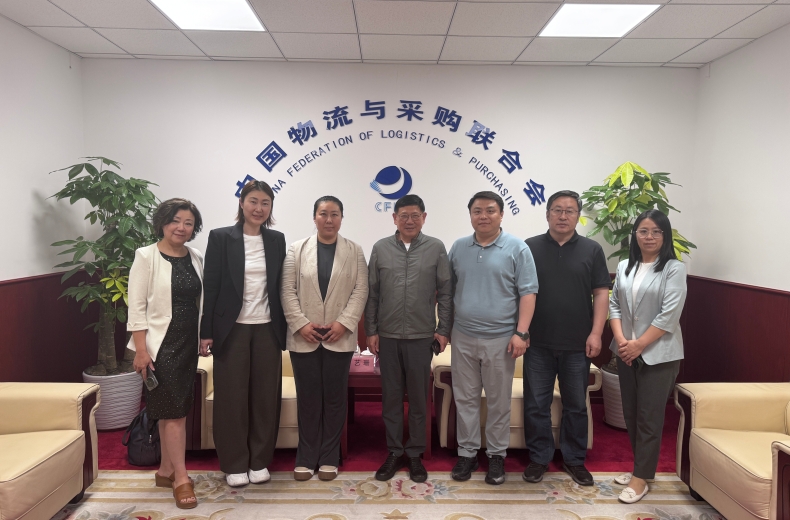 崔忠付會見大連華枝正潤金屬制品有限公司董事、副總經理金巧玲一行